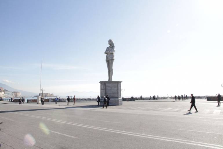 Napoli, Rotonda Diaz: aggrediscono senegalese per 25 euro, arrestati due marocchini