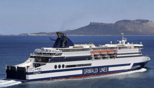 Sbarca a Salerno nave dall’Africa: porto blindato, cordone sanitario e controlli