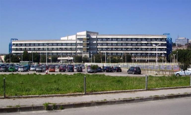 Giugliano, il padre del bimbo annegato ferito in un incidente stradale: è in gravi condizioni