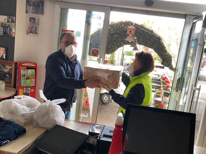 Coronavirus, a San Giorgio ristoratore dona panini ai poveri