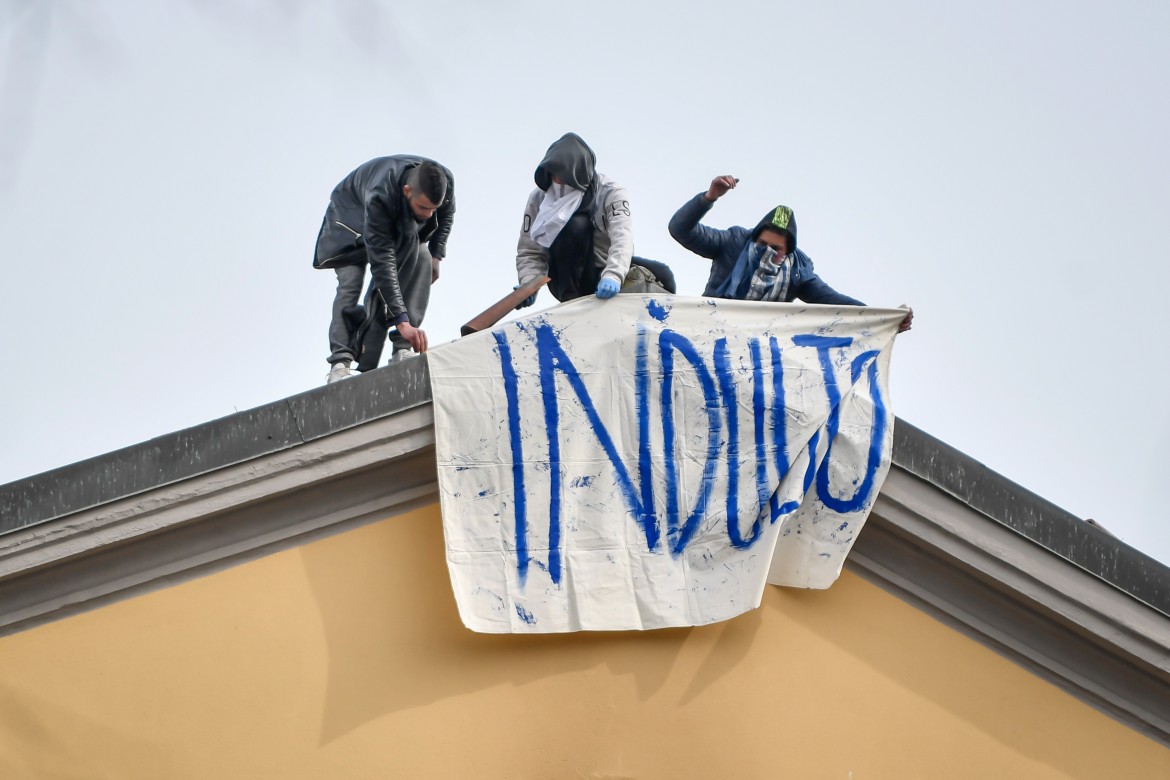Alle 18 nelle carceri di Napoli il flash mob della ‘battittura’ per chiedere l’indulto