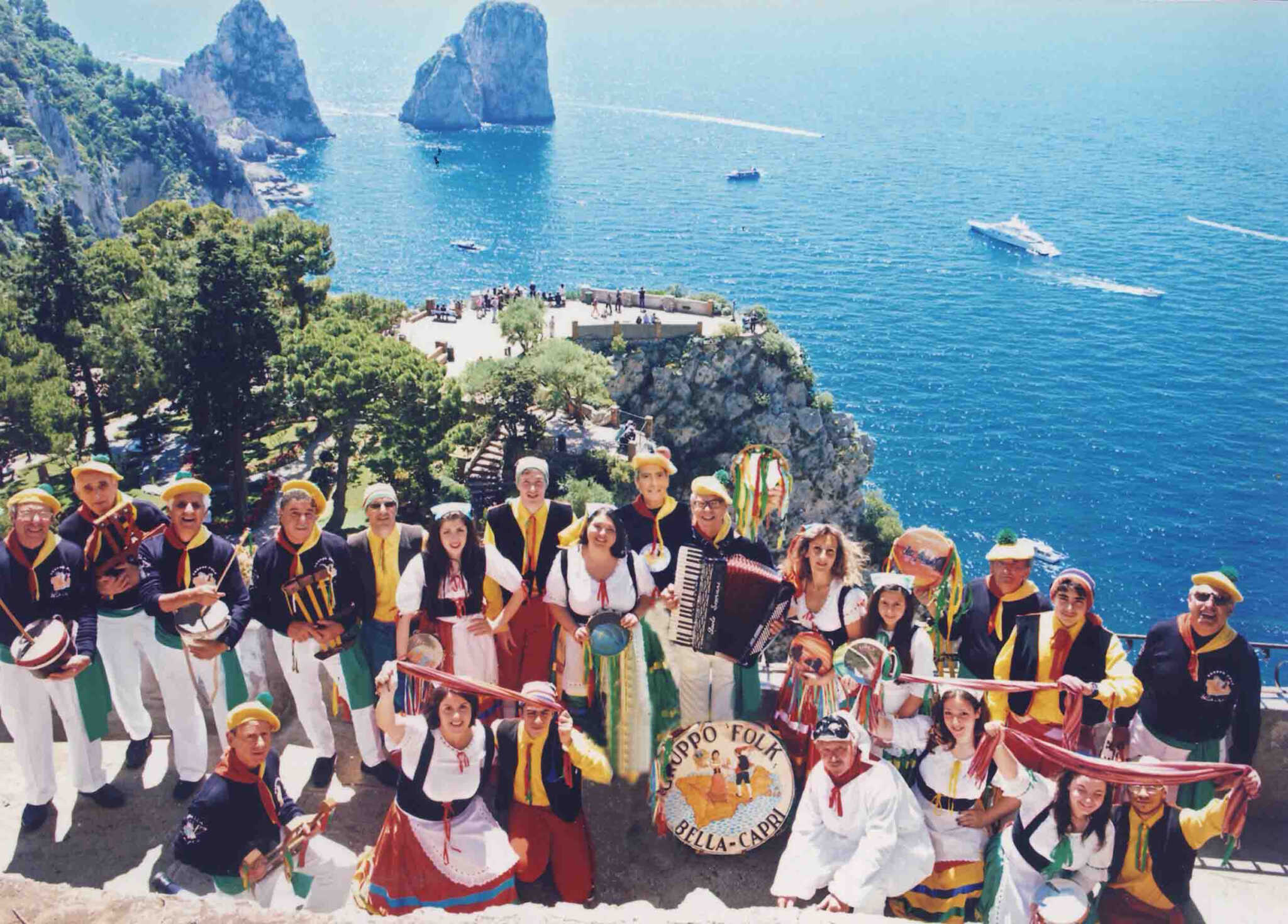 Capri. Il Gruppo Folk ‘Bella Capri’ devolve contributo economico alla associazione San Vincenzo de Paoli,
