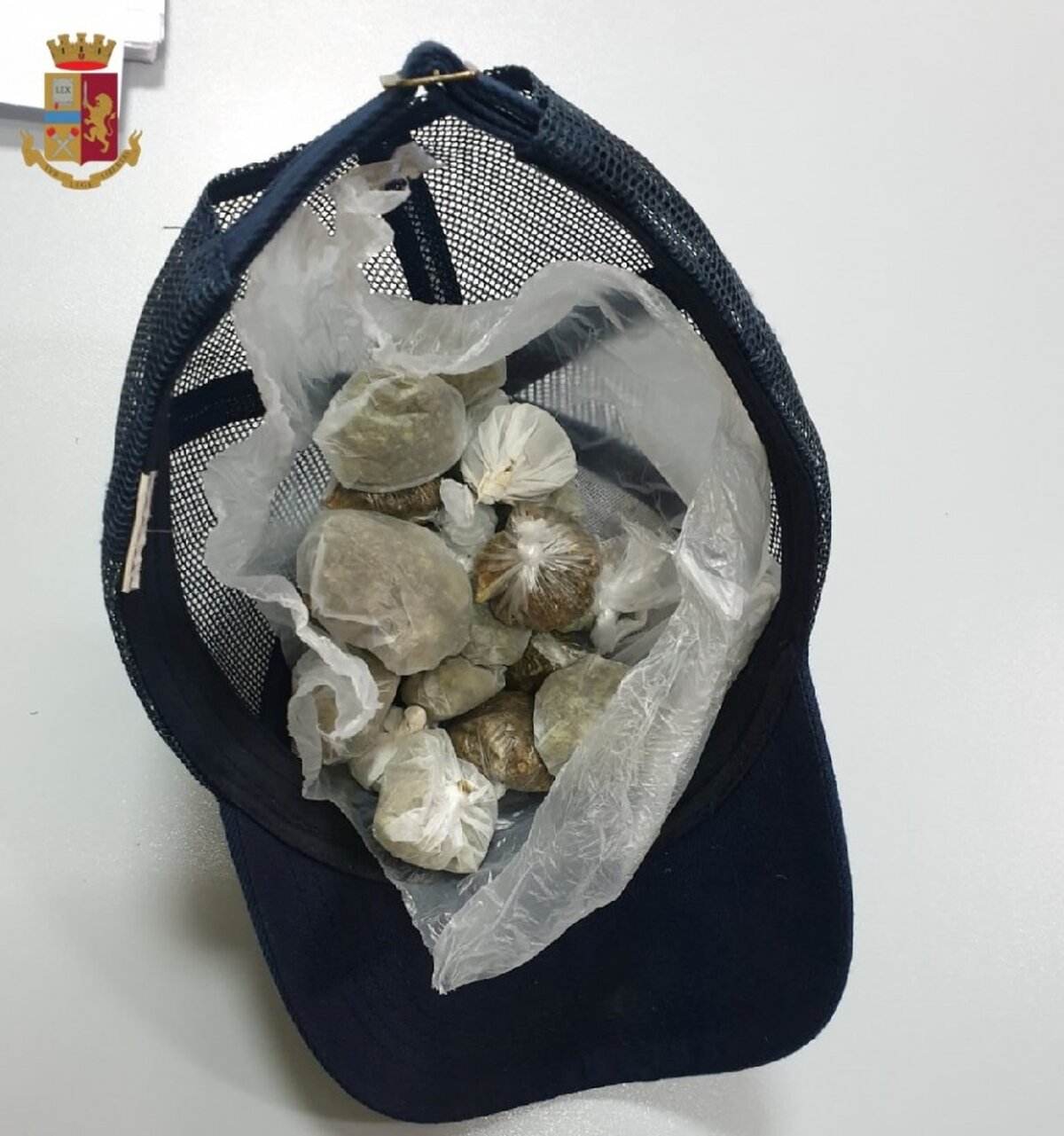 Napoli, in giro per Forcella a spacciare: arrestato giovane gambiano