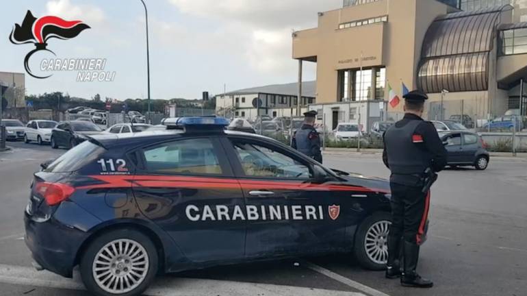 Festa di compleanno in casa: i carabinieri denunciano 21 persone