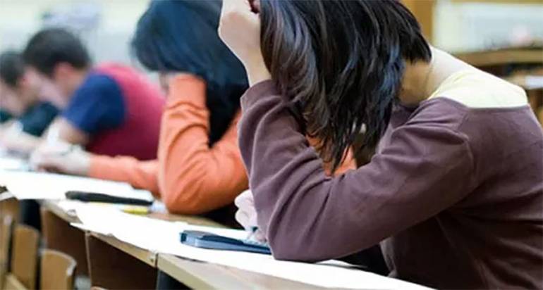 Sesso in cambio esami, sospeso docente di Giurisprudenza a Napoli