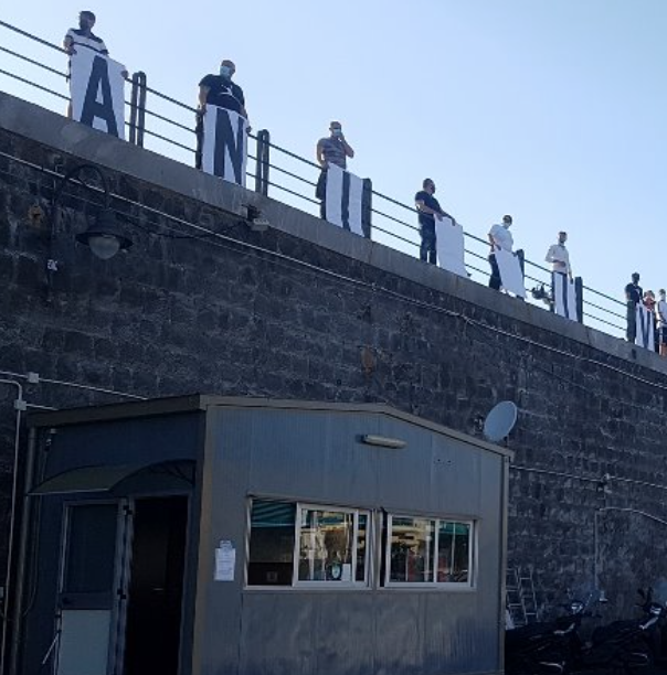 Flash mob dei marittimi precari a Torre del Greco: “Abbandonati dalle istituzioni e dal Governo”
