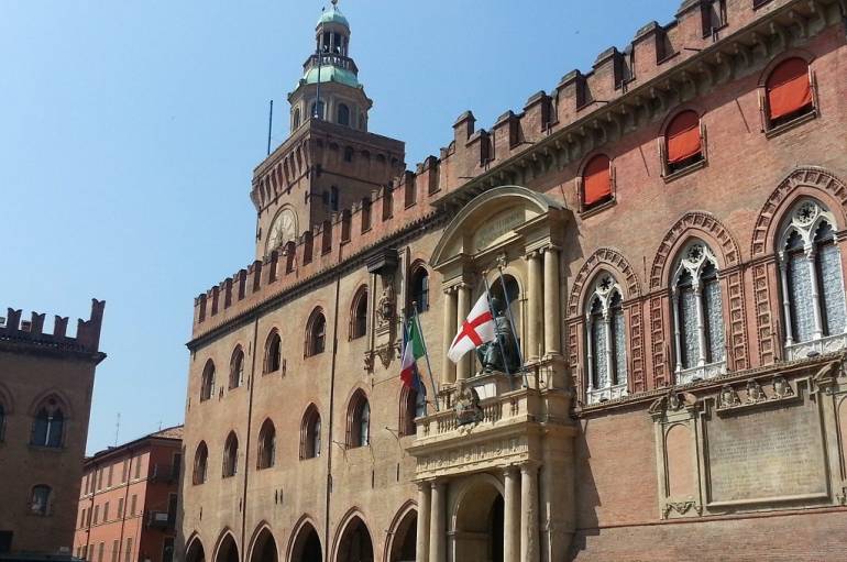Emilia-Romagna verso la zona rossa: Bologna si blinda e attende il ‘miracolo’ vaccini