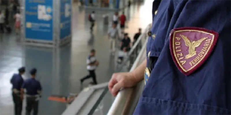 Napoli, migrante borseggia una turista alla Stazione centrale: arrestato dalla Polfer
