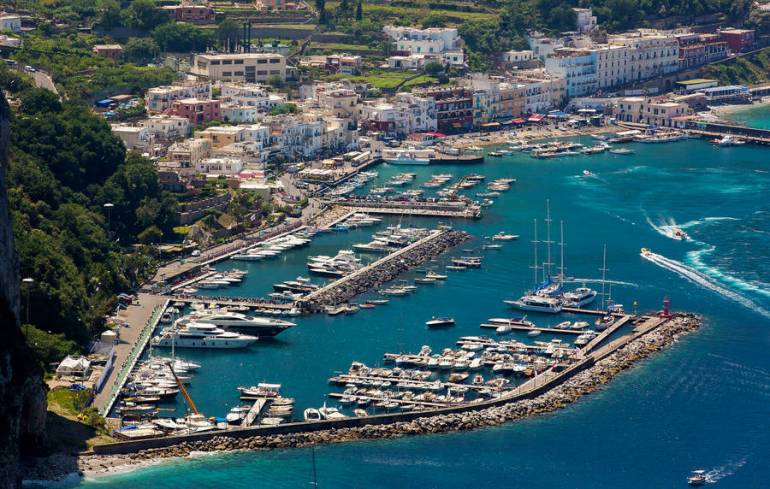 Fase 2: Capri, richiesti dai sindaci più collegamenti e lo stadio come eliporto