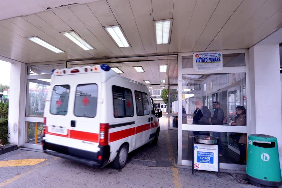 In rete video di un paziente Covid morto in un bagno del Cardarelli, l’ospedale: “Si strumentalizza”