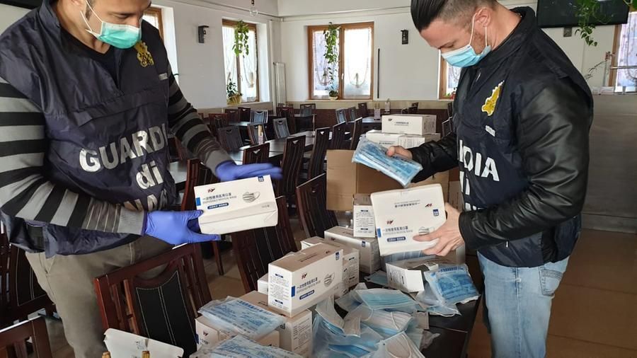 Mascherine ‘illegali’: la Finanza sequestra 73mila dispositivi in provincia di Napoli