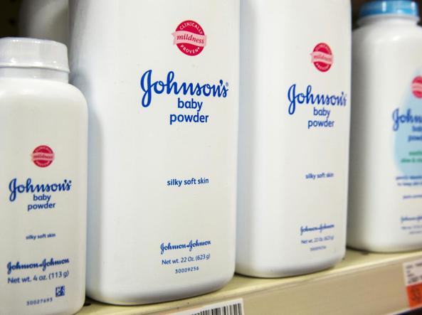 Johnson&Johnson ferma la vendita di talco: è accusato di causare il cancro