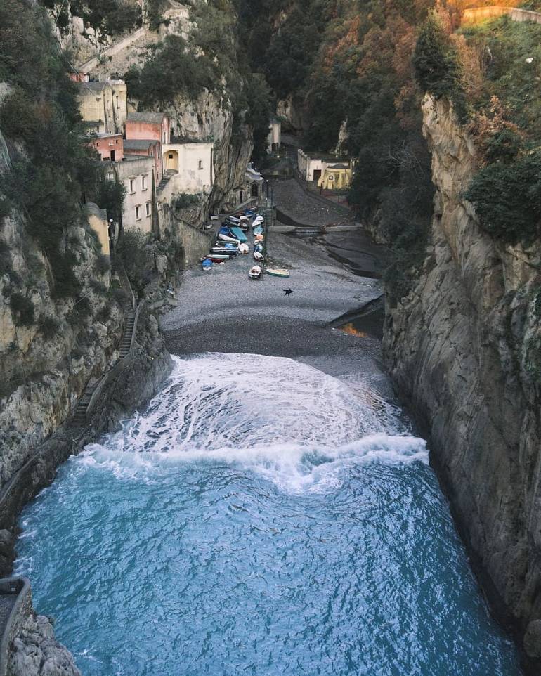Dal fiordo di Furore ai Navigli di Milano: 10 luoghi italiani che ricordano altri posti nel mondo secondo Volagratis.com
