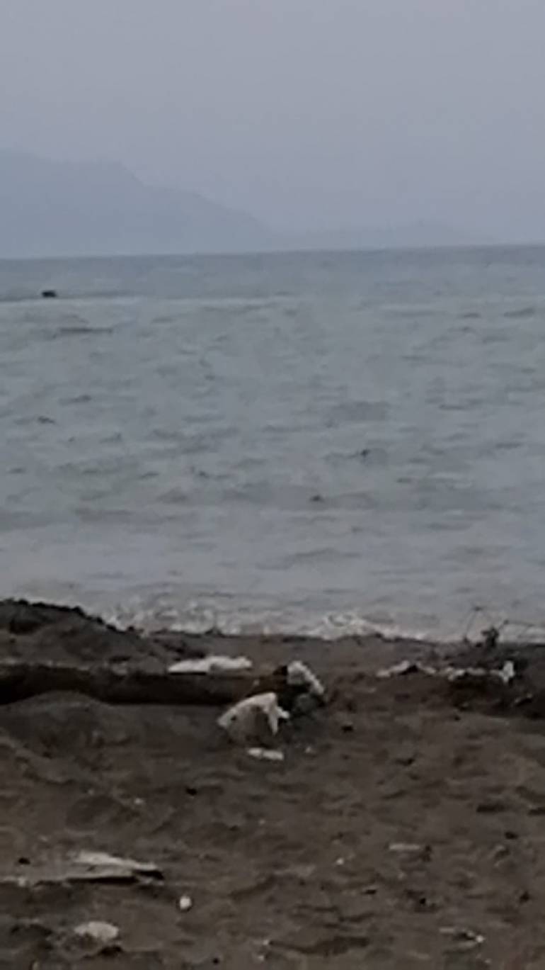 Fase 2, si diffonde a macchia d’olio l’inquinamento del mare e delle spiagge sul litorale domizio. Baia verde in condizioni pietose