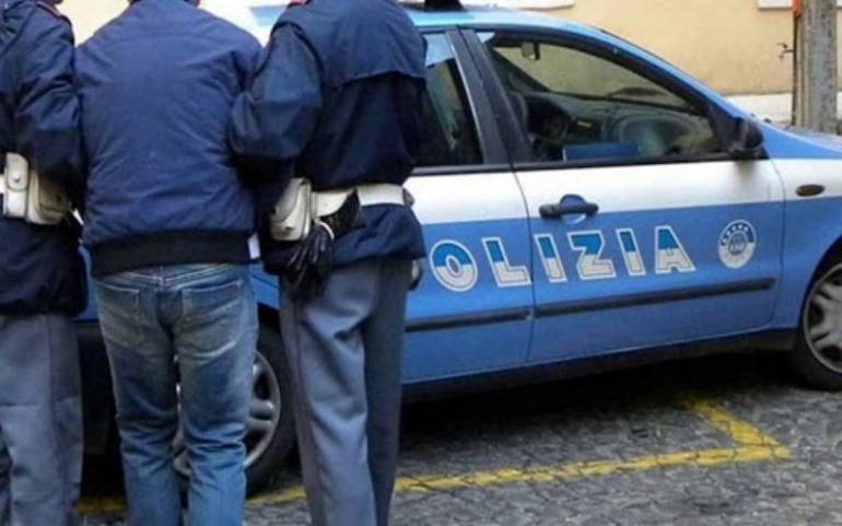 Castellammare, rapinatore seriale arrestato dalla polizia