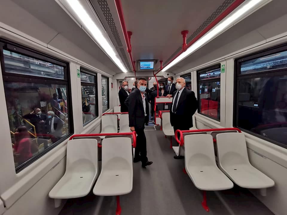 Regione Campania, consegnati a Eav due nuovi treni revampizzati