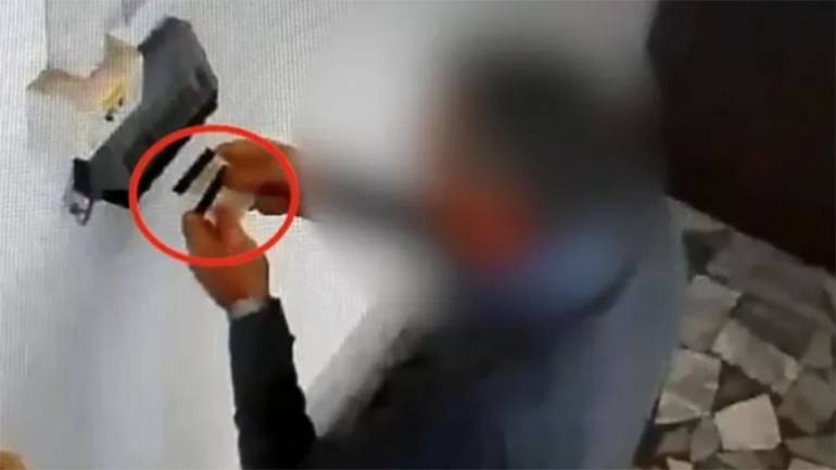 Salerno, timbrava il cartellino ma gestiva una pizzeria: denunciato ‘furbetto del cartellino’
