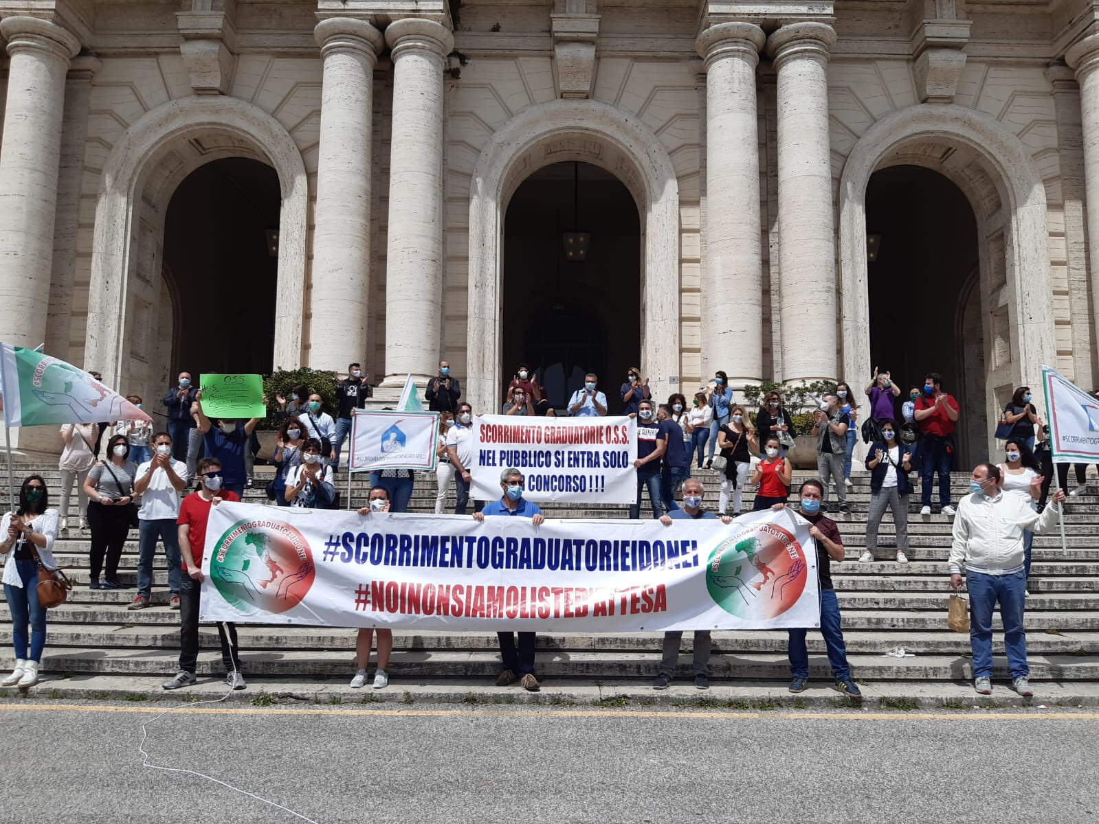 Manifestazione degli Oss davanti al Cardarelli di Napoli: ‘Vogliamo lo scorrimento delle graduatorie’