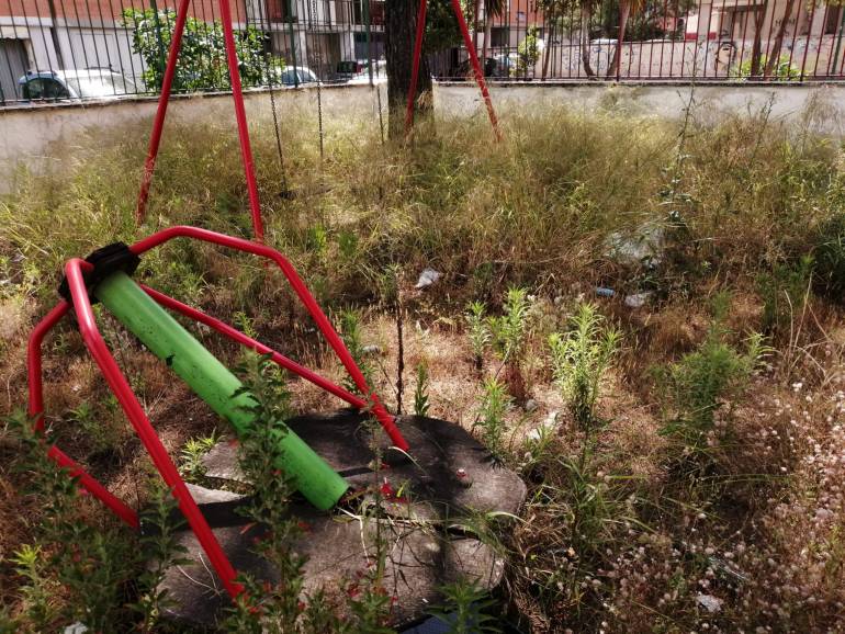 Napoli, il paradosso dell’area giochi di Ponticelli: inaugurata dal comune e ora dice che non esiste