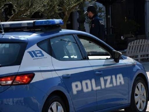 Pizzo a rivenditore di auto, arrestati nel Casertano i ‘Nuovi Casalesi’