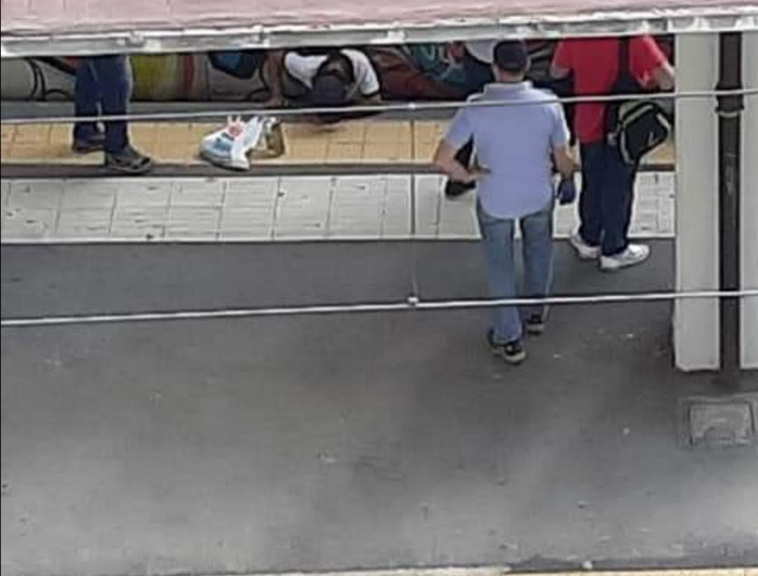 Tragedia sfiorata a San Giorgio: ragazzo incastrato tra il treno della Circumvesuviana e la banchina