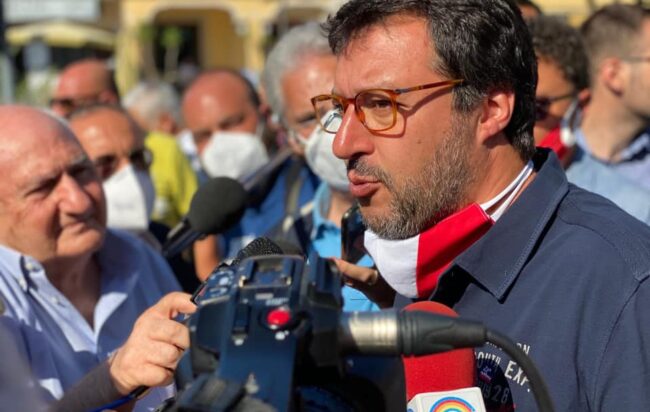 Salvini a Castel Volturno: ‘Irregolari non possono stare qui’