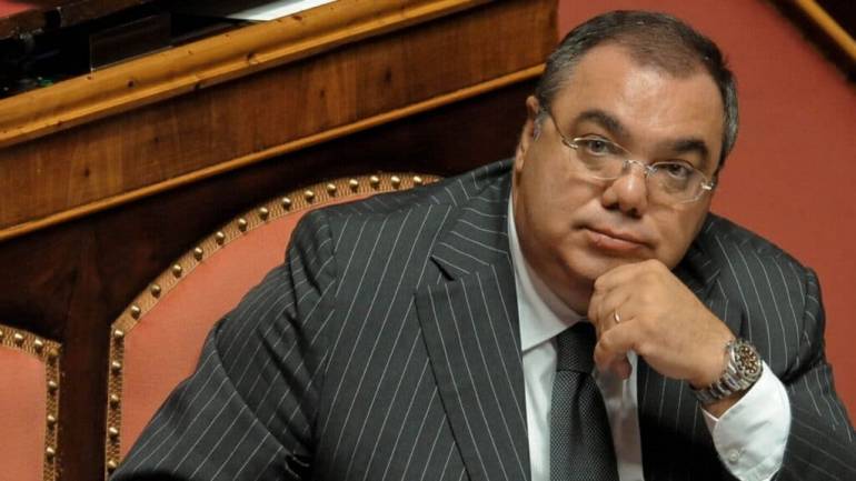‘Vuoi che torniamo domani mattina e ti mettiamo i sigilli?’, così De Gregorio minacciava i locali di Roma