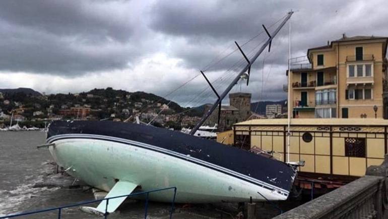 Traffico di relitti yacht dopo mareggiata Rapallo: 9 arresti , anche a Napoli