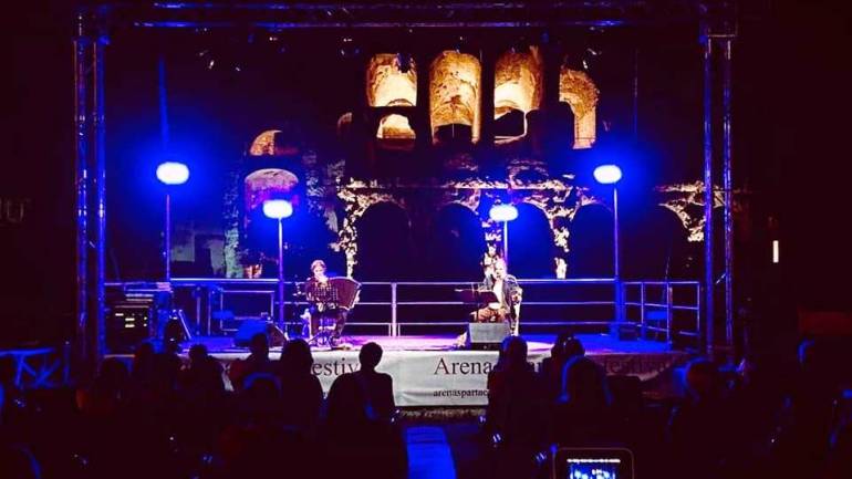 Arena Spartacus Festival: da Benigni a Favino ad agosto sullo schermo dell’Anfiteatro Campano