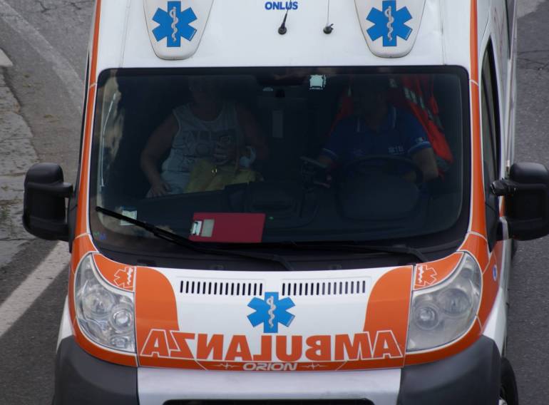 Napoli, ambulanza allertata per codice rosso ma è un litigio tra moglie e marito