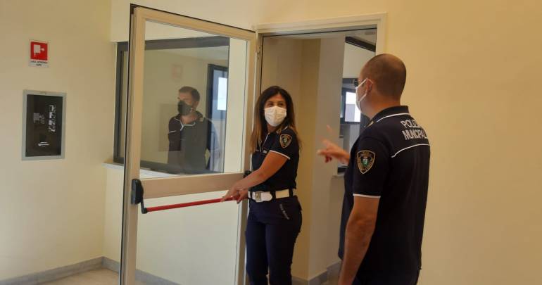 Vigilessa ferita durante un controllo a Secondigliano: denunciato camionista