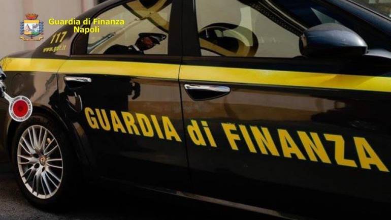 Caserta, la Finanza dona alla Protezione Civile 27mila litri di alcol etilico sequestrato