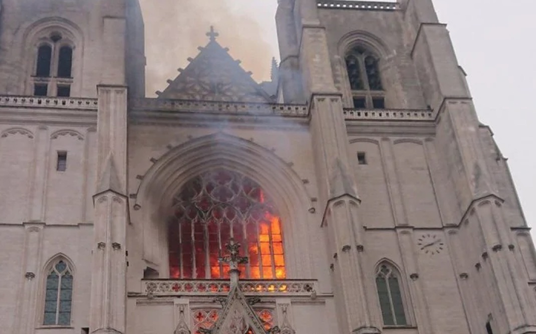 Incendio alla Cattedrale di Nantes: fermato un volontario della Diocesi