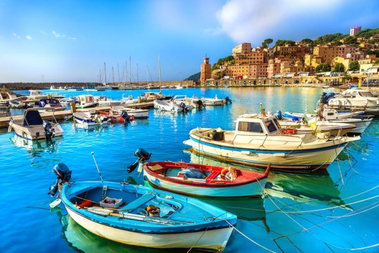 Fuga dalla folla: dall’Isola d’Elba alla Reggia di Caserta, 8 mete italiane tutte da scoprire quest’estate secondo Volagratis.com