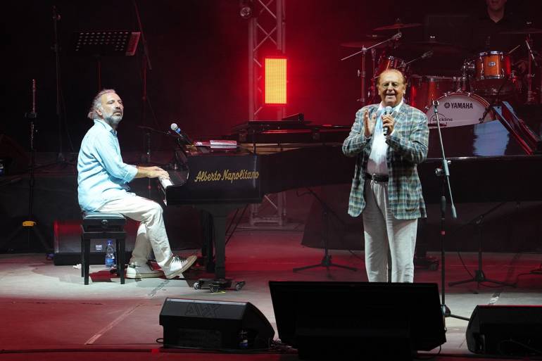 100 anni di Renato: grande successo all’Arena Flegrea per il Premio Carosone 2020