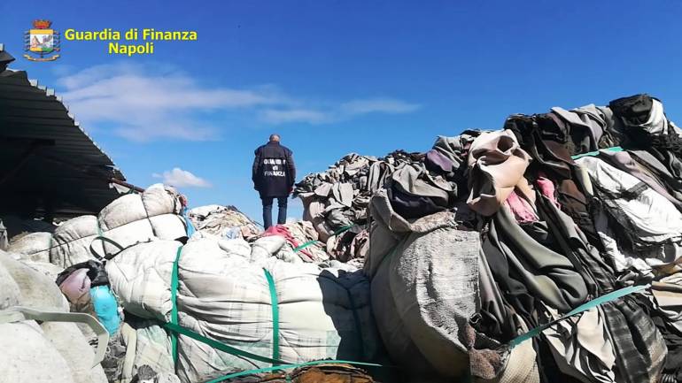 Napoli: sorpreso a sversare rifiuti a Ponticelli, denunciato
