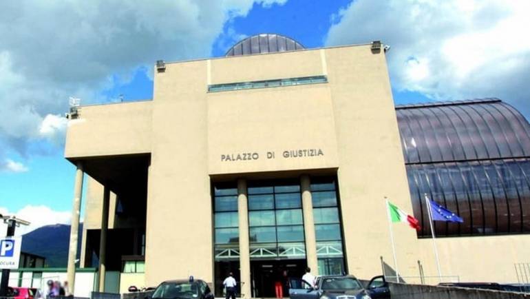 Torre del Greco, l’area destinata al mercato utilizzata per il parcheggio dei mezzi Nu: scatta il sequestro
