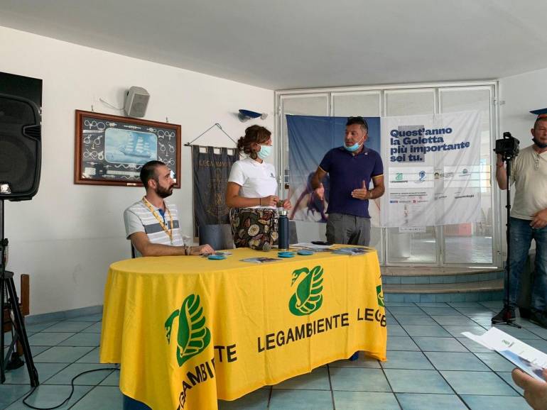 Il monitoraggio di Goletta Verde sulle coste della regione. In Campania 14 punti sui 31 campionati dalla Goletta Verde di Legambiente risultano oltre i limiti di legge