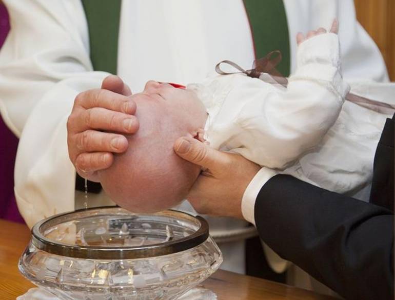 Denuncia per epidemia colposa al fotografo de La Sonrisa che da asintomatico ha partecipato a un matrimonio e a un battesimo