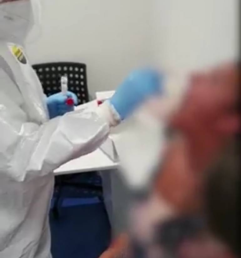 Il ministero della Salute: per gli asintomatici 10 giorni di quarantena. Un solo tampone