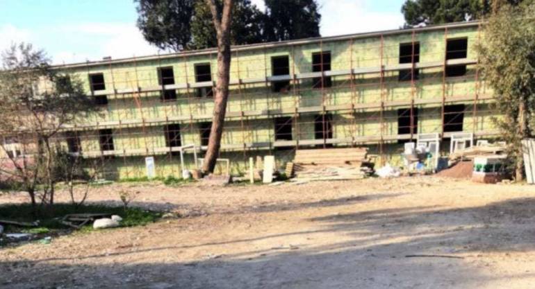 Sant’Antimo, ancora in alto mare i lavori di ristrutturazione della scuola Don Milani. I genitori allarmati: “Che fine faranno i nostri bambini?”.