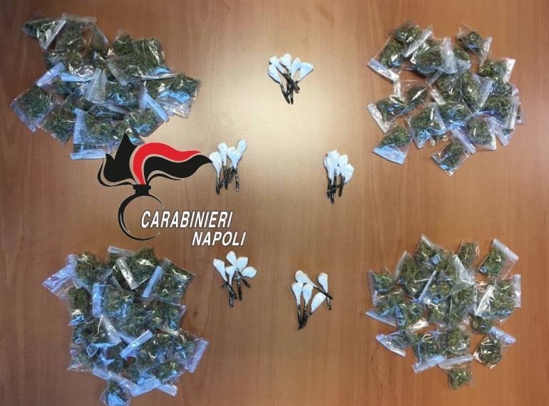 Spacciavano nel Parco Monaco di Melito: presi pusher e vedetta