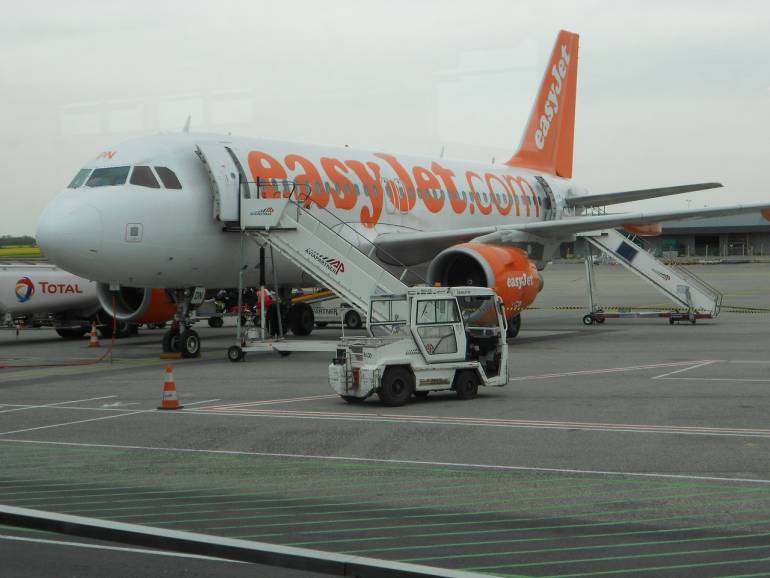 Easyjet: volo da Milano Malpensa a Salerno dirottato a Bari per maltempo