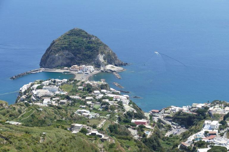 Ischia e Procida, controlli e sanzioni nell’area protetta “Regno di Nettuno”