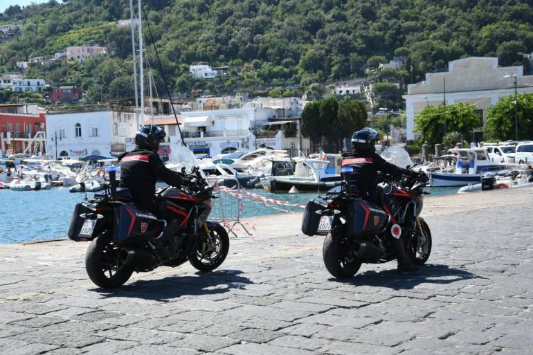 Ischia controlli dei carabinieri nel week end: 200 identificati