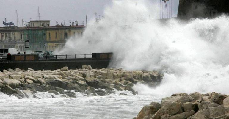 Allerta meteo in Campania: vento forte e mare agitato, allerta dalle 20