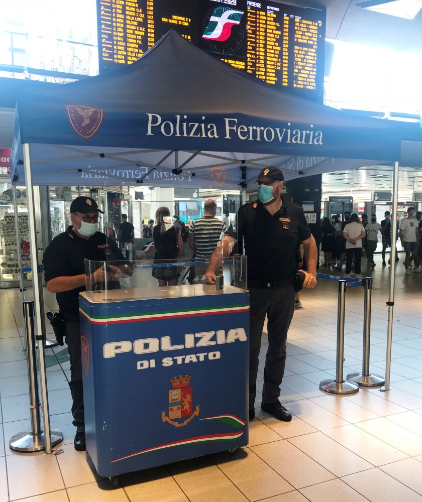 Napoli, controlli alla stazione centrale: 3 arresti