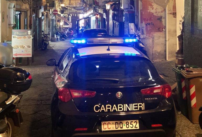 Napoli, controlli dei carabinieri nella Movida: multe e denunce