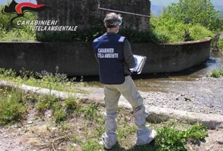 Controlli sugli “inquinatori” del Sarno, il ministro Costa: “Tra gli indagati anche tecnici di laboratorio”