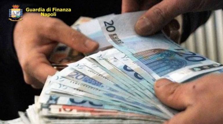 Mazzette per sbloccare le patenti sospese a Napoli: sono 68 gli indagati